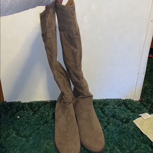 Knee high boots - Picture 2 of 4